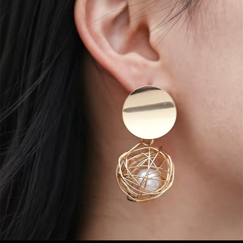 Woven ball‎ freshwater pearl earrings